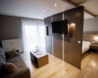 main Appartments Frankfurt Airport - Kelsterbach - Wohnzimmer