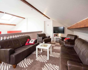 ibis Avallon - Magny - Salon
