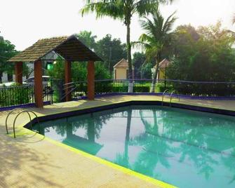 Sanjay Motels I Pvt Ltd (Adults Only) - Benarés - Piscina