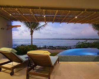 2 bedroom 2.5 bath beach front, ground floor unit in Punta Majahua - Troncones - Pool