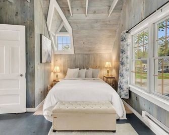 SunnySide Cottage with Pen Bay Views in Bayside - Northport - Habitación