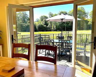 Barn conversion ,waterside, rural views, Approx 11 miles - Bath, 6 miles - Frome - Radstock - Balcony