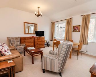 6 Granary Court In York - York - Living room