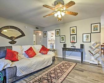 6 Mi to State Farm Stadium: Wfh-friendly Home! - Sun City - Sala de estar