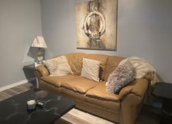 Basement suite in a quiet, safe neighborhood! Discount on longer stays! - Saint Albert - Living room