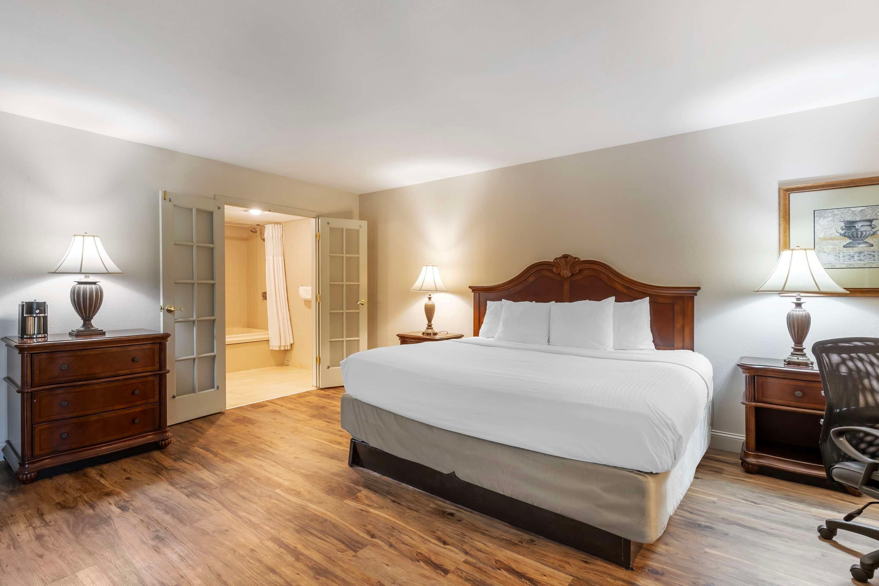 Best Western Plus Steeplegate Inn - דאבנפורט - חדר שינה