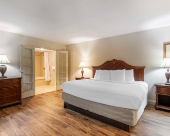 Best Western Plus Steeplegate Inn - דאבנפורט - חדר שינה