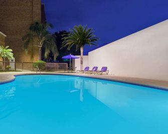 Wyndham Garden Monterrey Norte - Monterrey - Pool