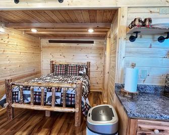 Private Getaway Cabin #1 at The Lodge at Devils Tower - Hulett