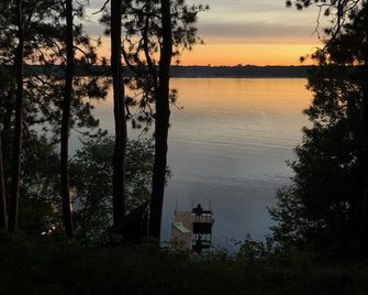 Towering Pines Lakeside Getaway - McGregor - Outdoors view