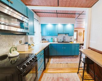 Cozy & charming The Alice and wonderland suite - Lewiston - Küche