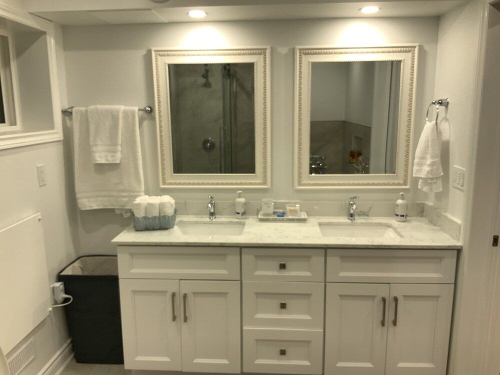 Bathroom view of Oasis amidst the wineries