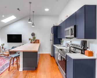 Downtown Hudson Apartment Walk to Cafes and River! - Hudson - Kitchen