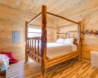 Salmon Vacation Rental with On-Site River Access! - Salmon - Bedroom