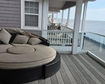 Your Perfect Waterfront Oasis overlooking the Chesapeake Bay Awaits! - North Beach - Balcony