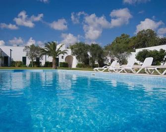Tenuta Badessa - Casalabate - Basen