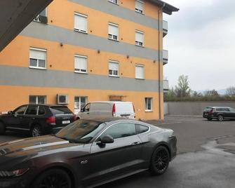 Montagehotel Living@Linz - Linec - Budova