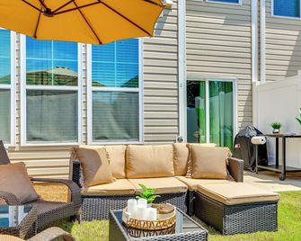 Modern Townhome w/ Private Yard in Kernersville! - Kernersville - Patio