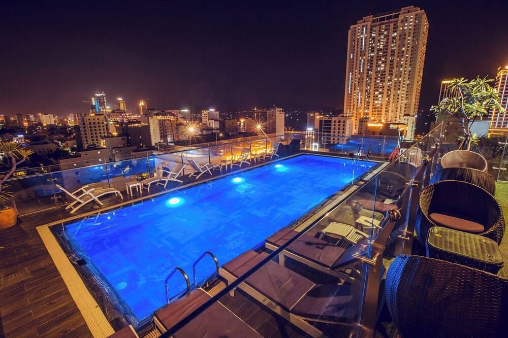 أريا جراند هوتل آند سبا