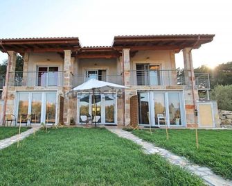 Villa with Jacuzzi - Pescia Romana - Edificio