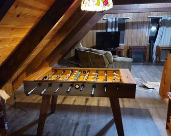 4 bdrm 2 bath - sleeps 10 living & family room space for everyone! Dogs okay. - Arnold - Servicio de la propiedad