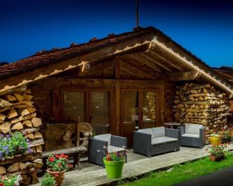 Hotel Le Very - Villard-sur-Doron - Patio