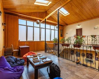 Nine Hotel - Tbilisi - Living room