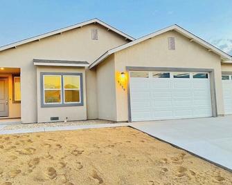 Fernley House/ 5tvs Sleeps 13/Pet Ok - Fernley - Budova