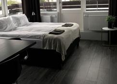 Svala Apartments - Reykjavik - Bedroom