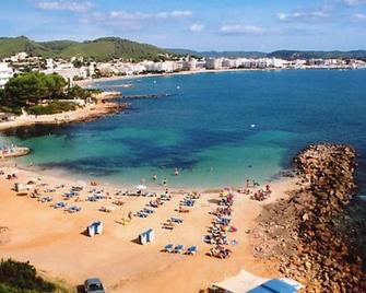 Siesta Mar Apartamentos Ibiza - Santa Eulària des Riu - Beach