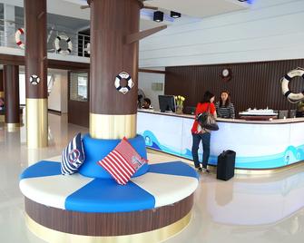 Bed by Cruise at Samakkhi-Tivanont - Mueang Nonthaburi - Front desk