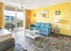 The Tortuga by Brightwild-Pool, Parking & Pets! - Key West - Living room