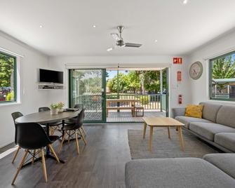 Eureka Stockade Holiday Park - Ballarat - Living room