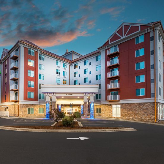 Building view of Holiday Inn Express & Suites Asheville Downtown
