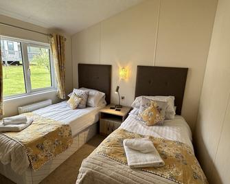 Escape Holidays Limited - New Quay - Bedroom