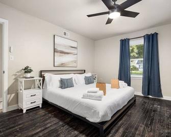 Peaceful Park Living - 3BD 10mins to DT Peoria - Pekin - Schlafzimmer