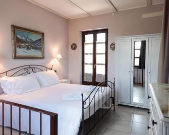 La Cantinella Country House La Morra: Barbera Room - La Morra - Schlafzimmer