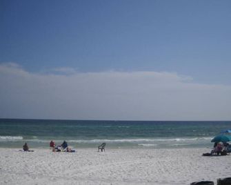 Great Tarpon Getaway Sleeps 8,Pet Friendly,Steps to the Beach - Destin - Beach