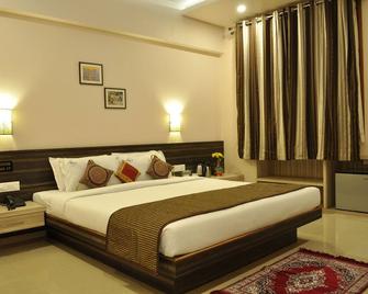 Hotel K Square - Kolhāpur - Bedroom