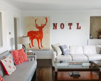 By The Vines Cottage - Niagara-on-the-Lake - Living room