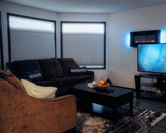 Four Bedrooms with Central AC - The Pas - Living room