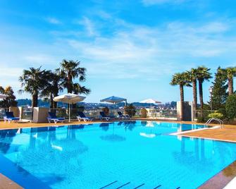 جران هوتل لوس أبيتوس - سانتياغو دي كومبوستيلا - حوض السباحة