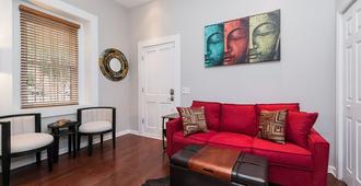 A newly renovated Apt. in the Heart of Mt. Vernon - Baltimore - Living room