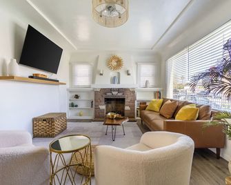 Luxury 3-Bedroom House in Marvelous San Diego - San Diego - Living room