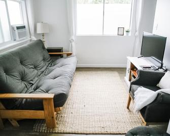 House-1 Bedroom, 1 Bath-Private, Centrally Located - Kalispell - Living room