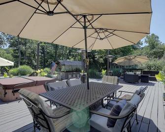 Annapolis Entertainment Complex - Arnold - Patio