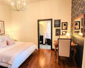 Speakeasy King Suite (Rm 8) - Nevada City