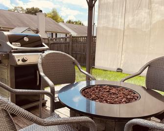 Discover Your Perfect Retreat: Experience the Comfort of a Home Away From Home - Noblesville - Innenhof