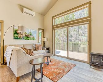 Unique riverfront home + cabin with amazing views, deck, & W/D - dog-friendly - Vida - Living room