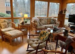 Home Sweet Home, Spacious Sunroom & Fun Deck! - Poplar Bluff - Sala de estar